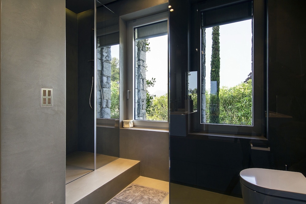 Modern Oasis Overlooking Lake Maggiore