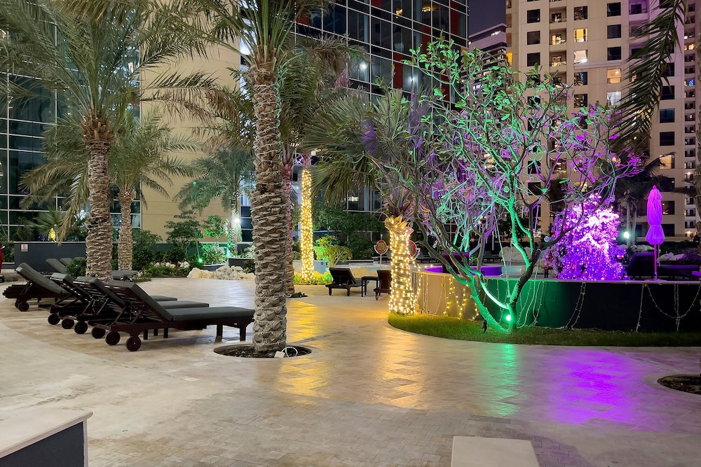 Excellent 2 bedroom at Al Fattan