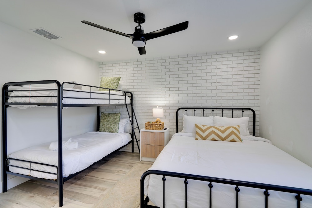 7 Mi Fort Myers Beach: Luxe 'mai Tai Villa'