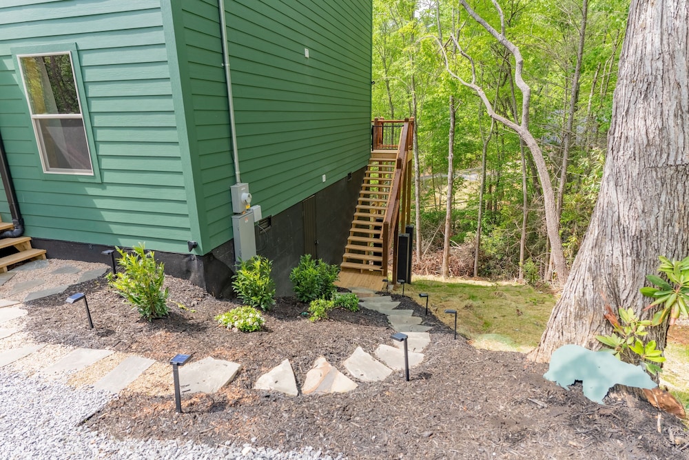 2 Brand New Cabins for Family Retreat