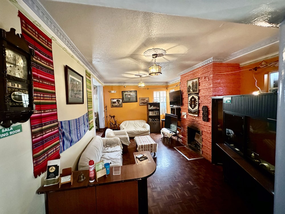 Hostal Taxo Yura