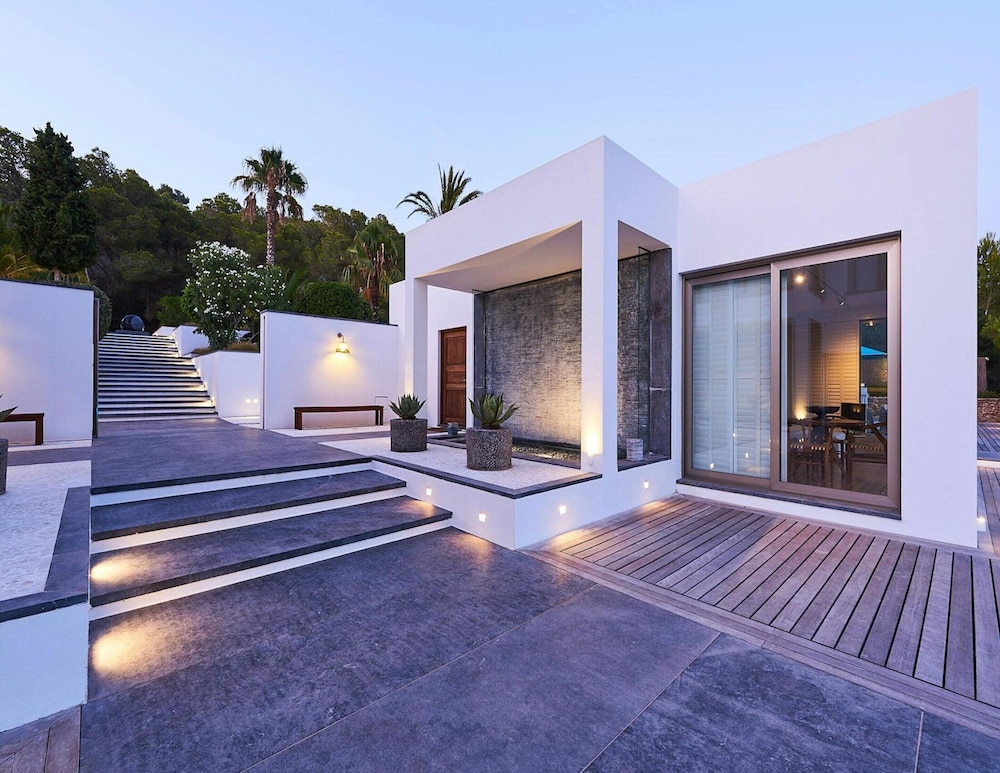 Super Villa With Swimming Pool