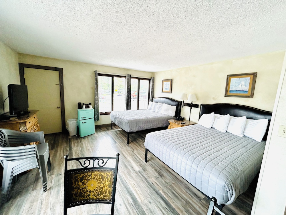 Silver Sands Hotel & Resort