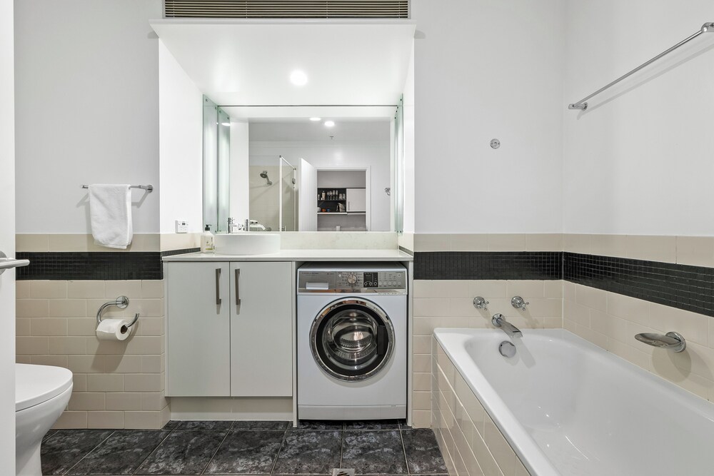 Central 1BR w/ Pool,Gym+Tennis Court Zodiak Stays