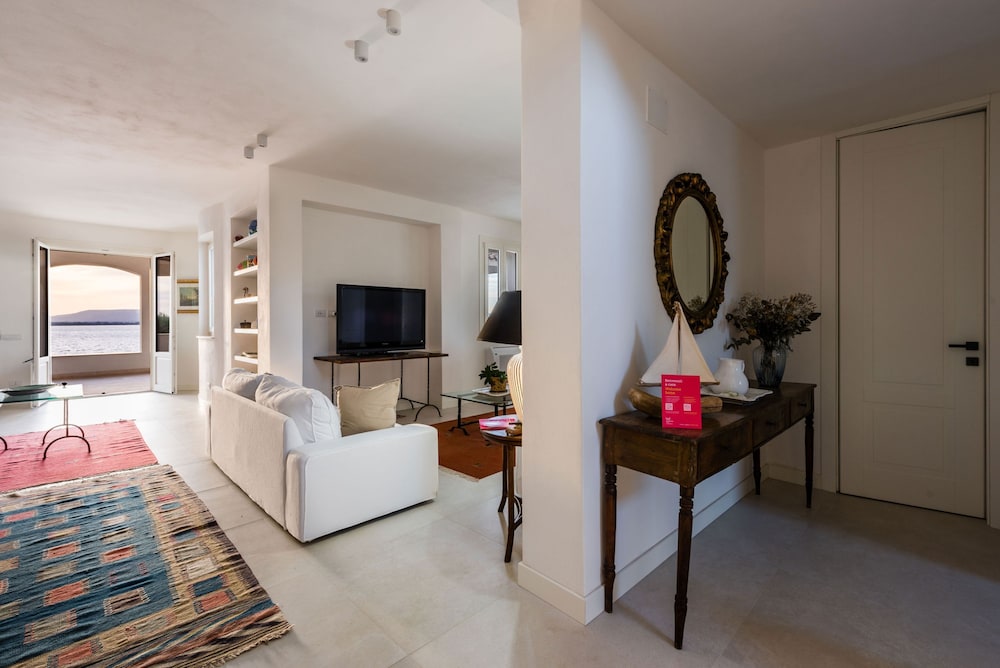 Villa Plemmiria by the Sea by Wonderful Italy