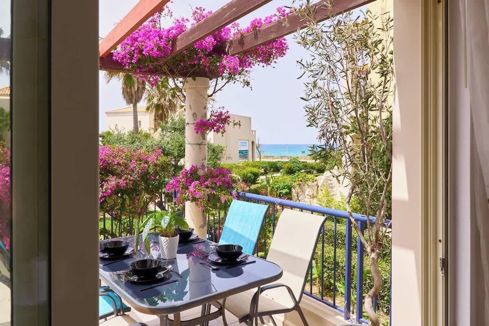 Villa Elias 1BR Upper Apt with Pool