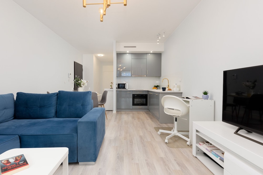 Roomy Apartment Grzybowska219 by Renters view 3
