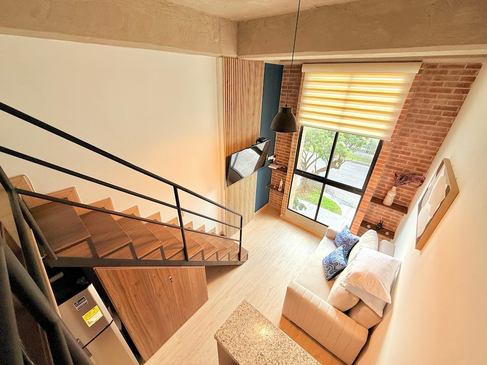 Atelier Cedritos by Weeki.