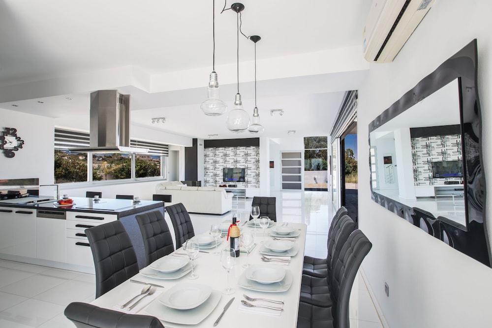 KO1 With Breathtaking sea Views