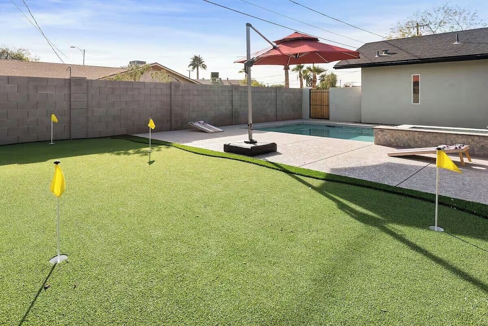 Desert Dream- Retreat with Heated Pool