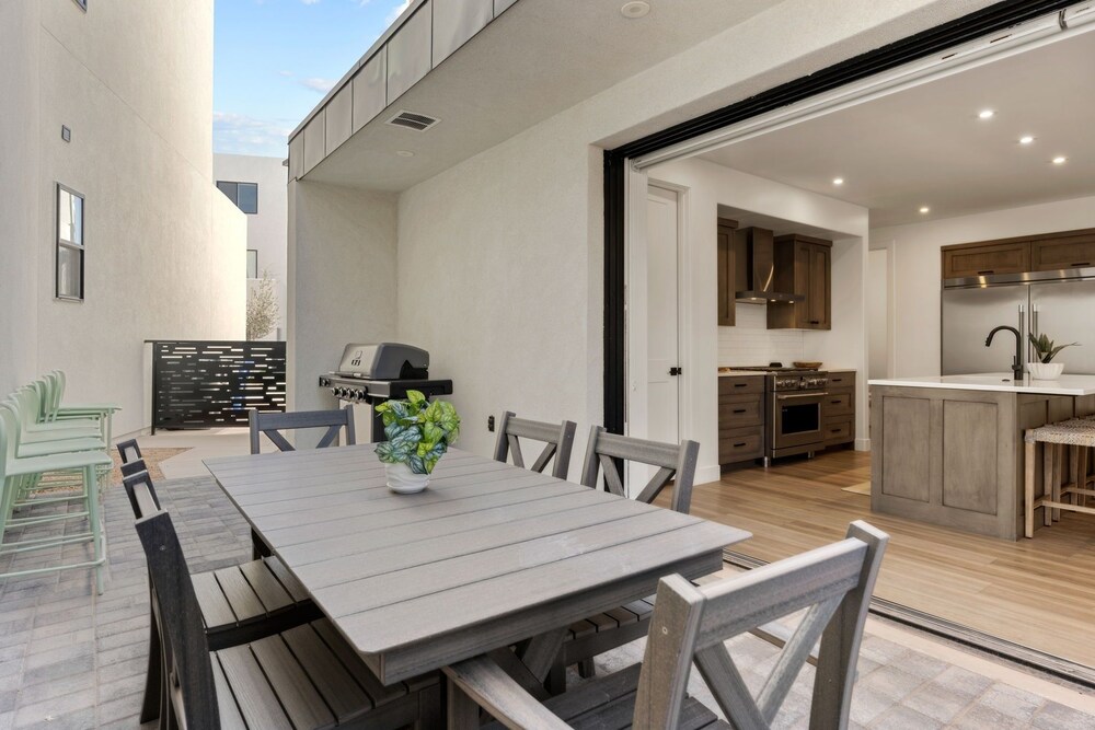 Salt And Sol 5 Bedroom Townhouse