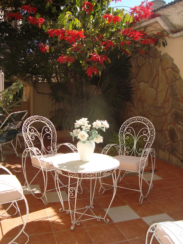 Hostal Versalles