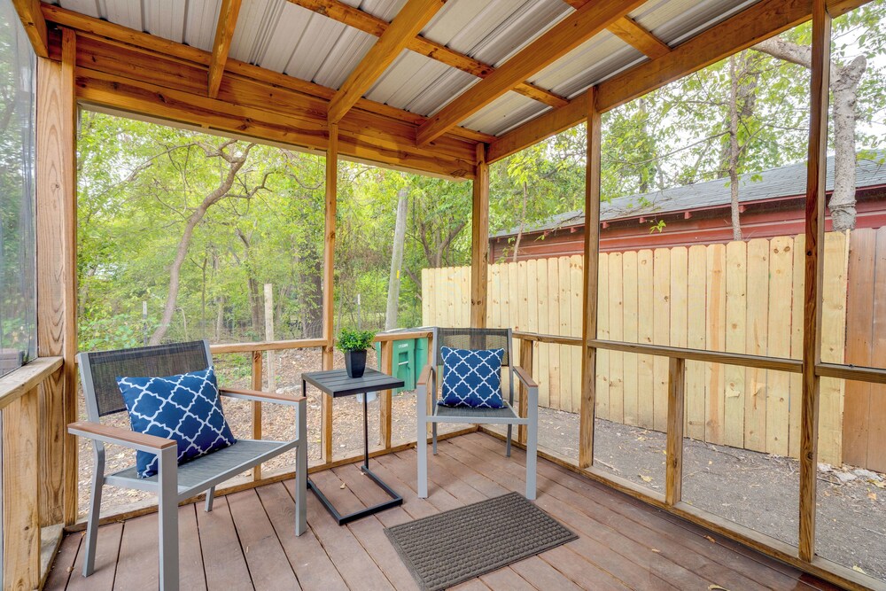 Walk to UT Austin! Charming Duplex w/ Game Room
