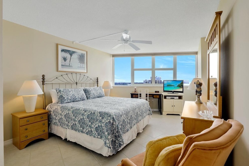 Sunny Beachfront Condo With Pool and Sw-facing Balcony