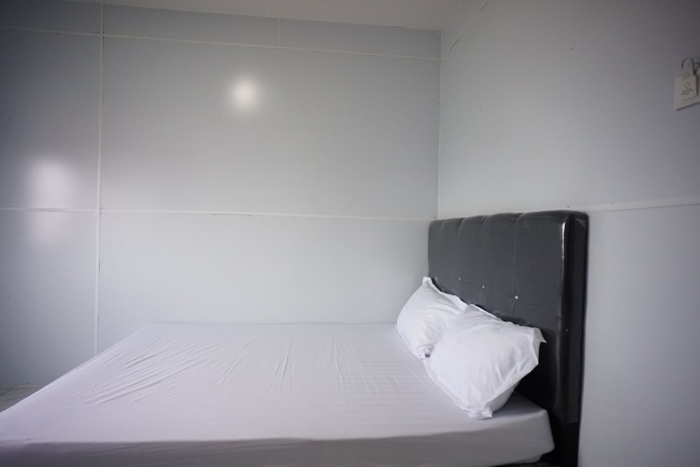 OYO 94903 Akasia Guesthouse