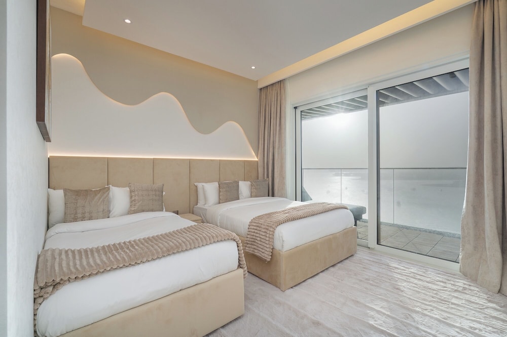 Grand Marina Bleu I Private Beach & Views I PS5 I Infinity Pool I by Skyline Serenity