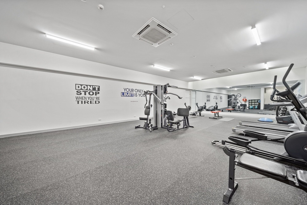 Inner-city 2-bed With Large Balcony, Garden & Gym