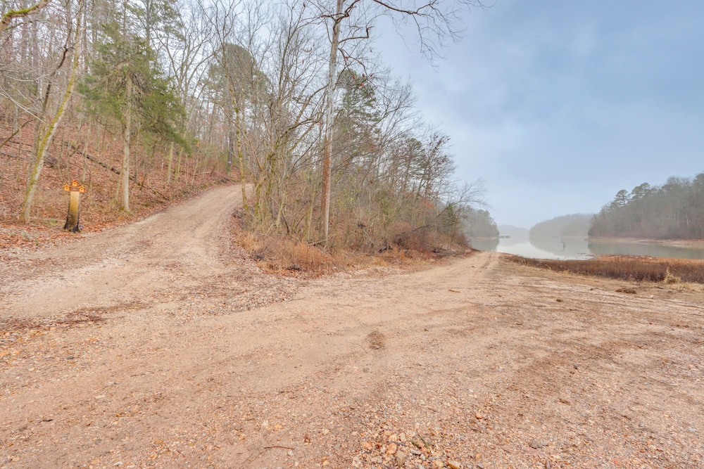 Cabin on Beaver Lake w/ Views & Furnished Deck!