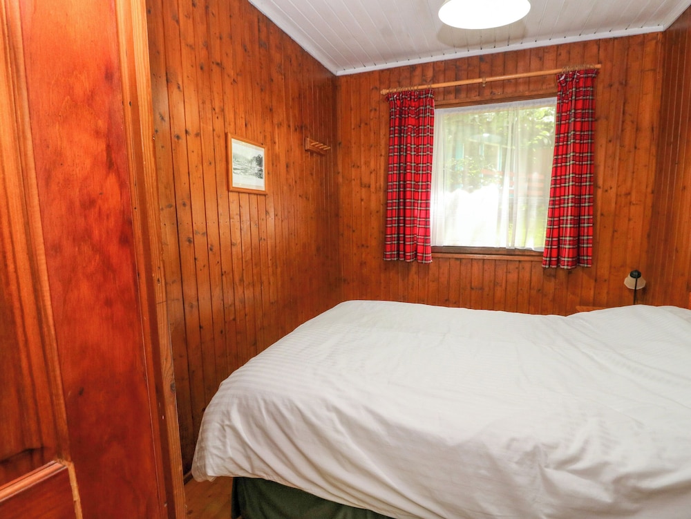 Lodge 2 -