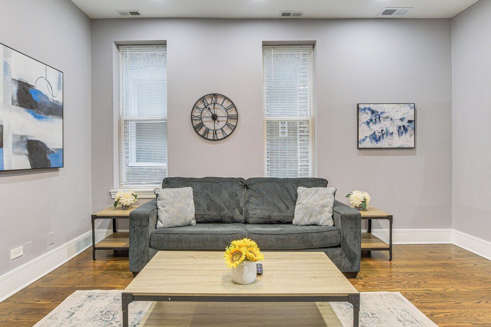 5 Mi to Dtwn: Ukrainian Village Apartment!