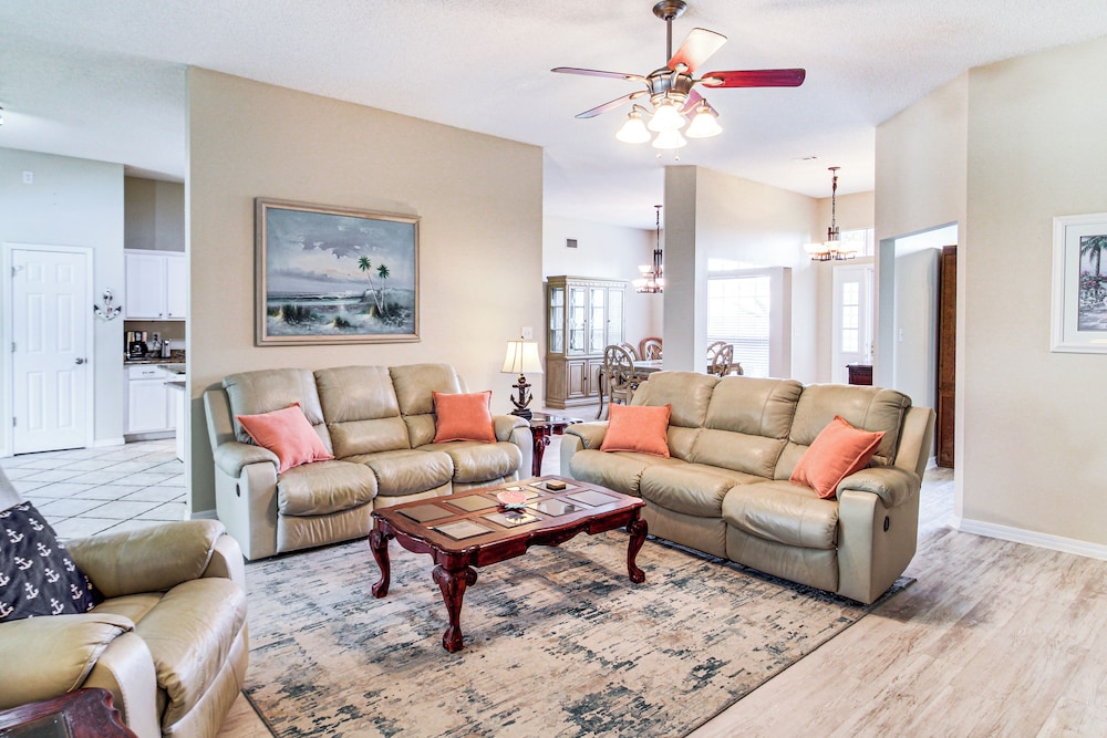 Outdoor Oasis: Group Getaway in Pensacola!