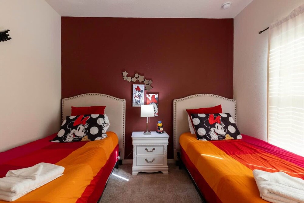 4BR Family Townhouse Steps to Disney