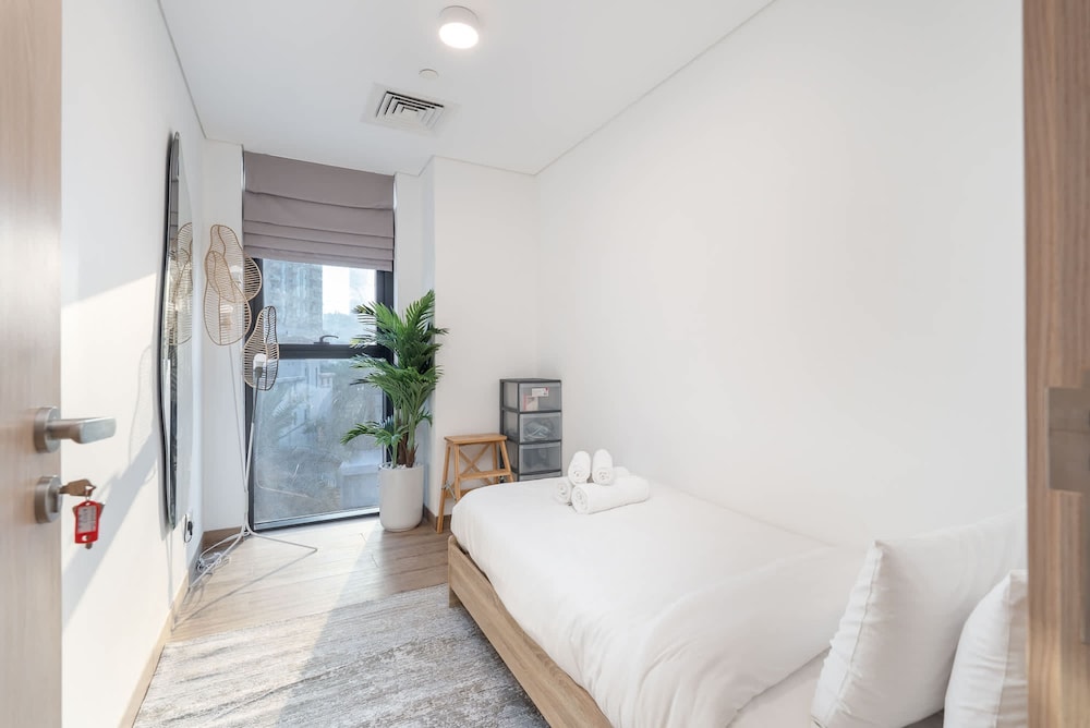 Stylish Minimalist 2-bedroom in Jumeirah Village Circle