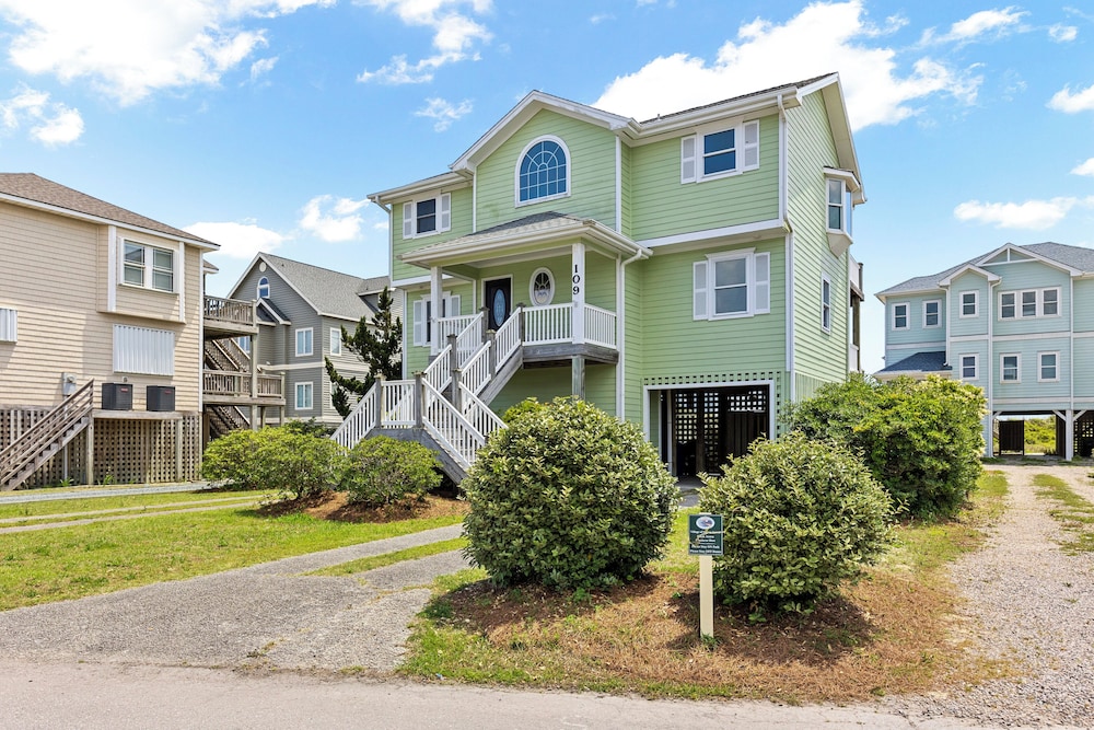 Sea La Vie (North Topsail) by Topsail Realty