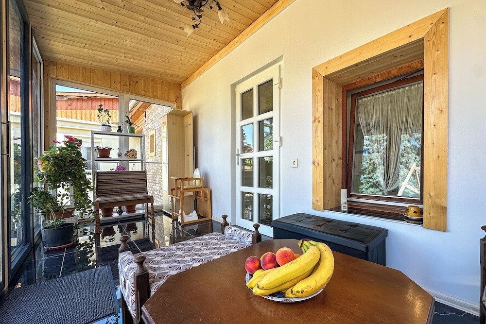 Nora Guest House