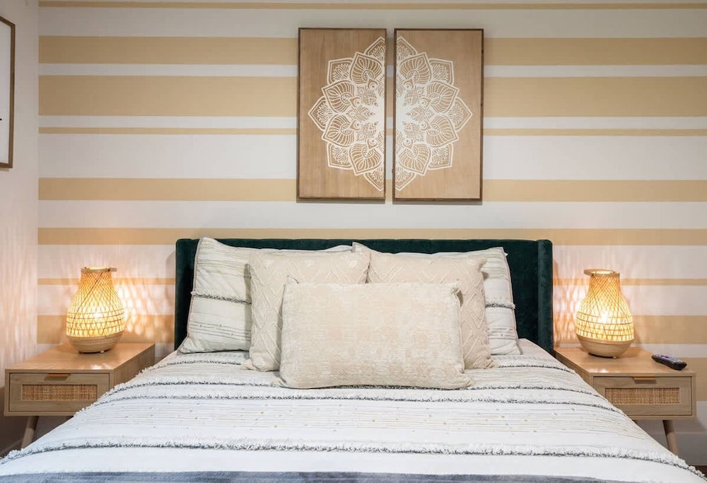 New Listing - Modern Decor 4 BR Townhouse