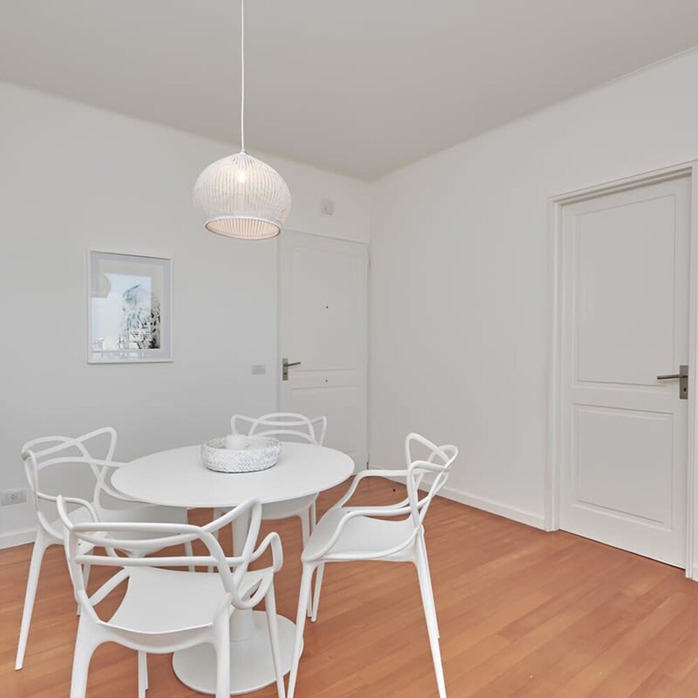 Torre Montagna I Stylish 1BR With Balcony in Nu ez