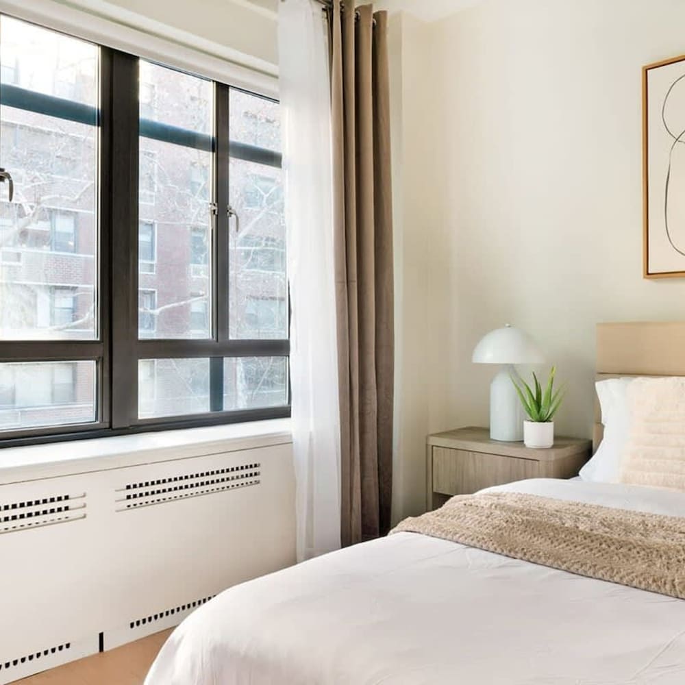 52-3de Newly Renovated 2BR BTH Midtown East