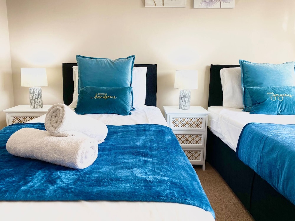 5-bed Townhouse Salford Deep Cleaned view 5
