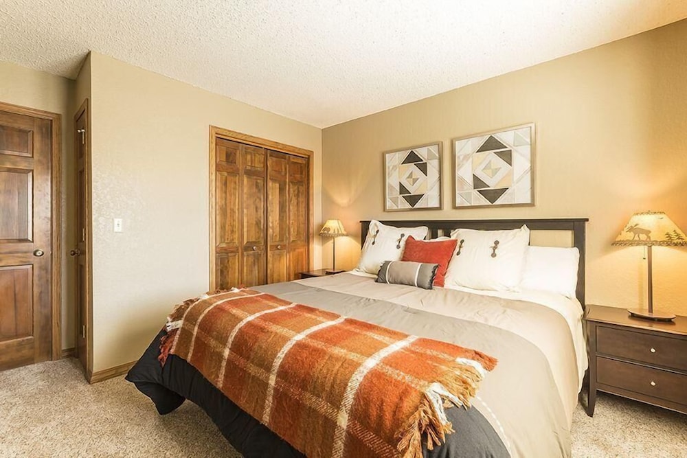 Phoenix 118 4 Bedroom Townhouse by RedAwning view 4