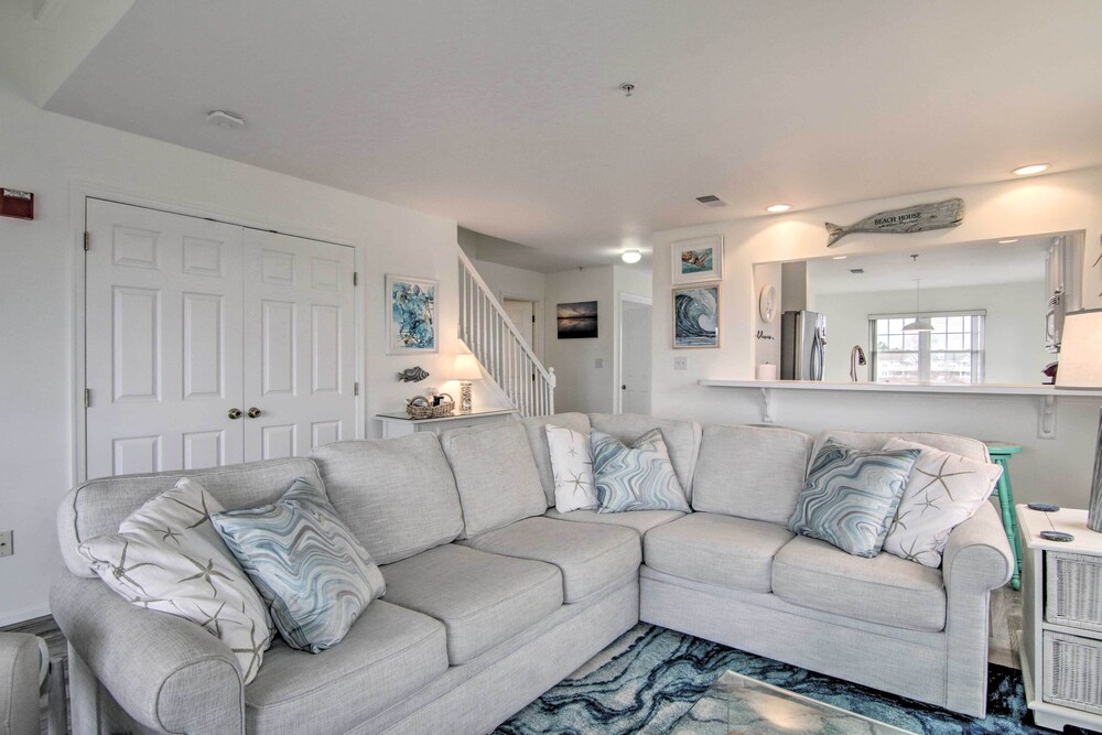 Ocean View Resort Condo w/ Pool Access & Bay Views
