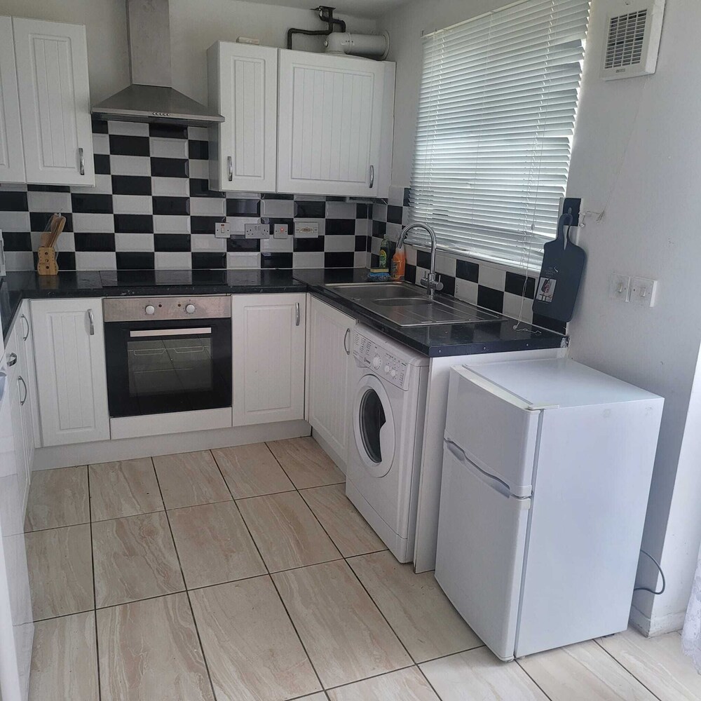 Exquisite 3-bed Royal Pearl Home in Greater London