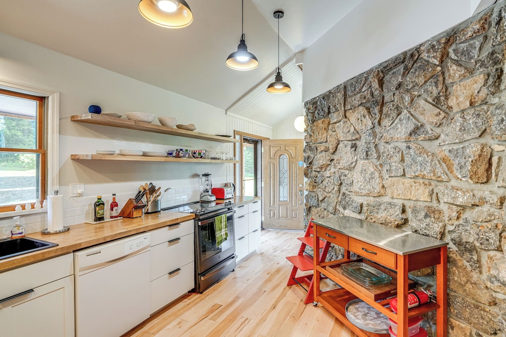 3 Mi Windham Mtn Club: Family Home w/ Yard