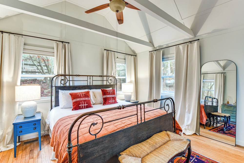 1 Mi to Beach: Lake Rabun Home w/ Carriage House