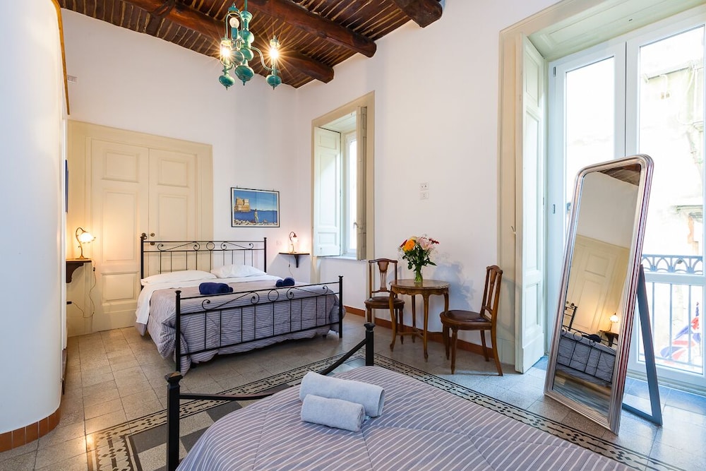 Don Pedro Rooms Vicerè di Toledo in the city center