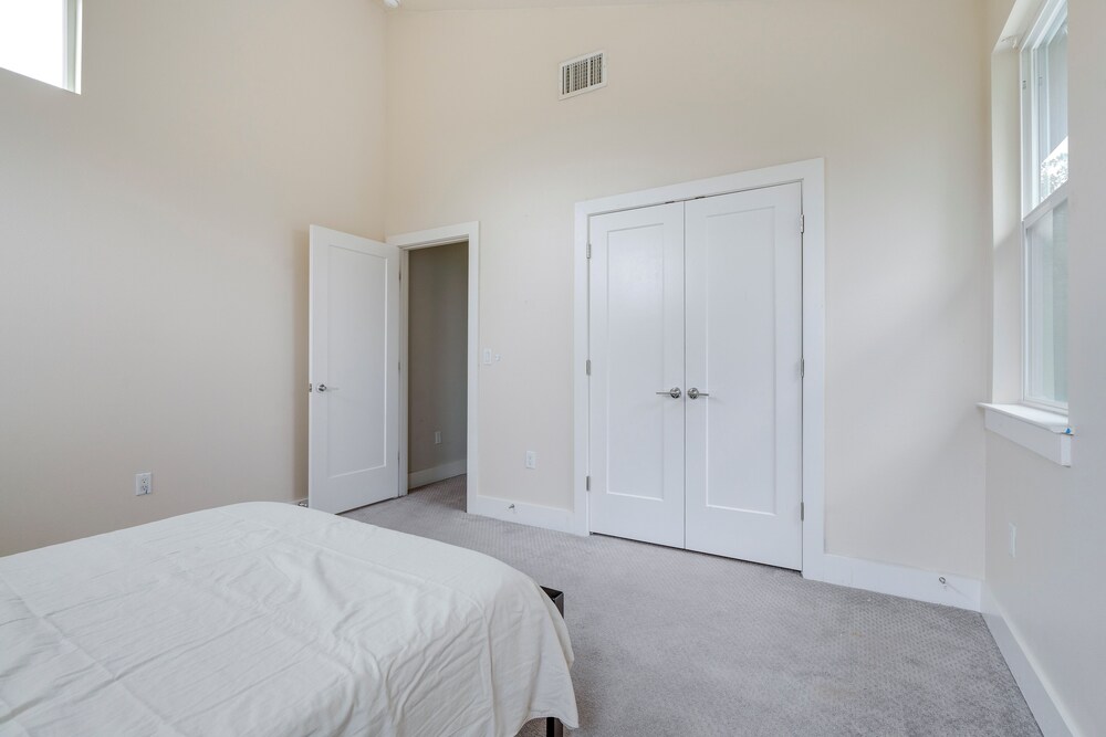 21 Mi to Dtwn: Spacious Home in Austin Suburbs!