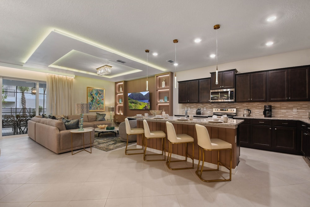 Ultimate Family Fun Retreat 10-bedroom Luxury Home