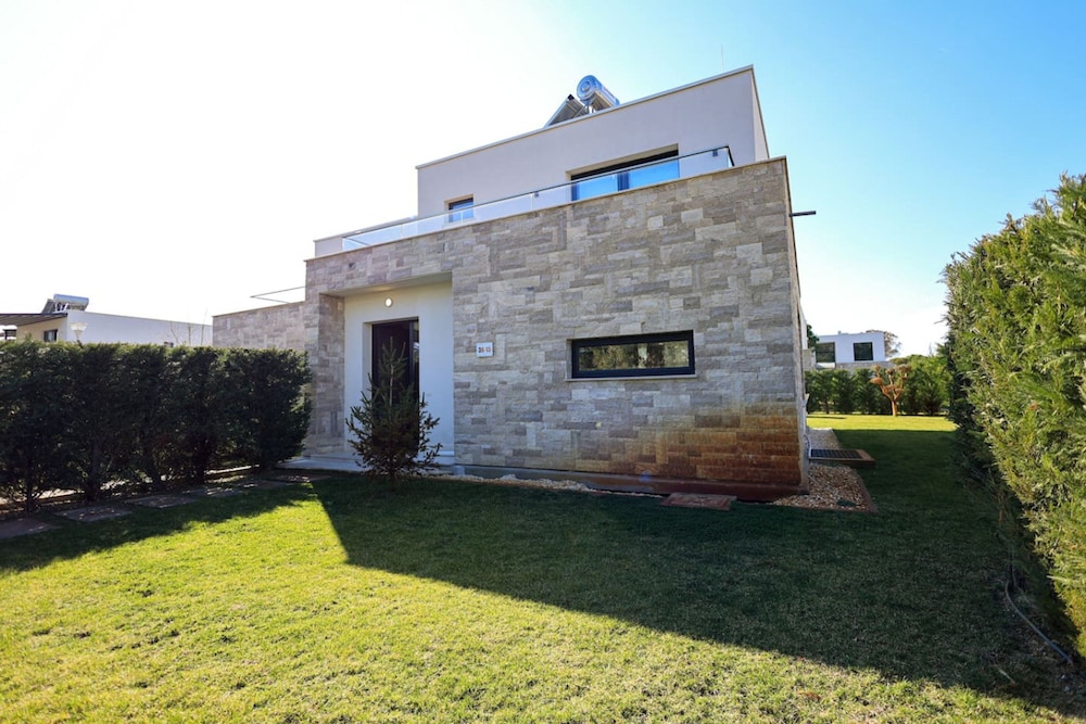 Sanpietro Vacation Villa 006