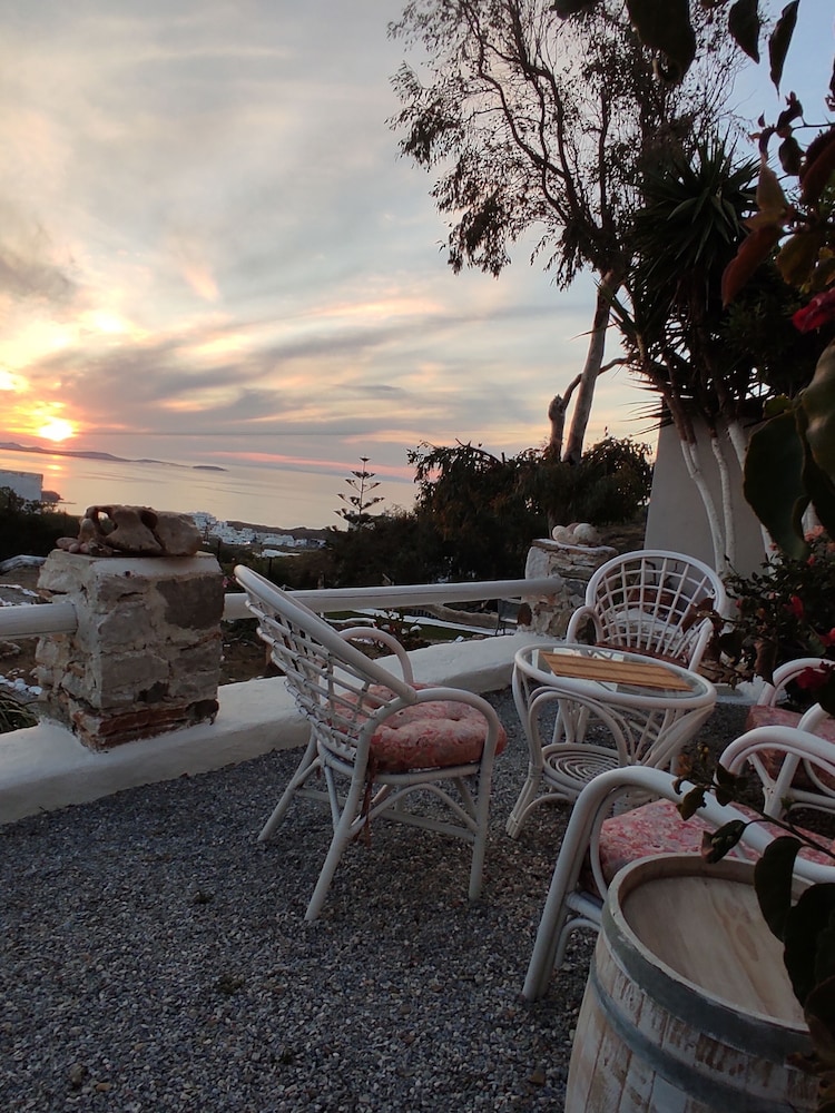 Zephyrus Sunset House