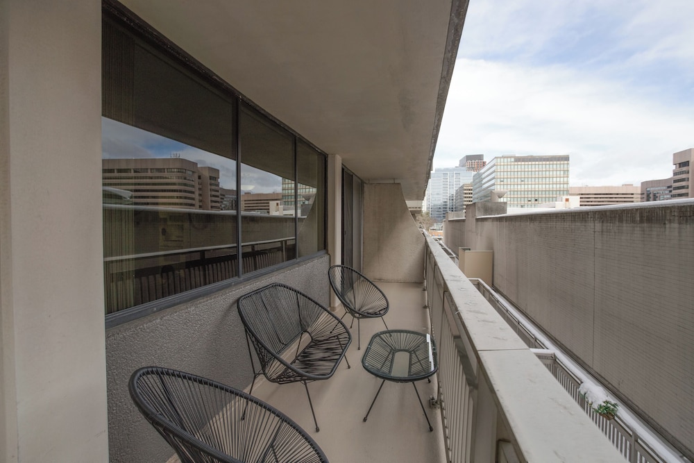 DC Airport Metroline Apartments