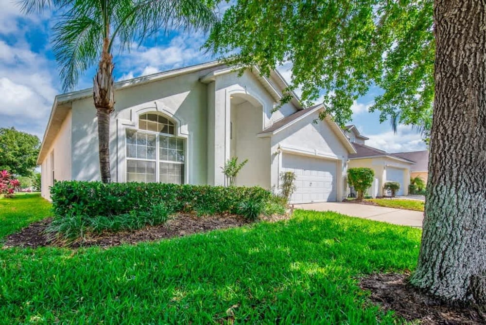 Villa Near Disney 4 Bd 3 Bt With Private Pool Quiet Comminuty