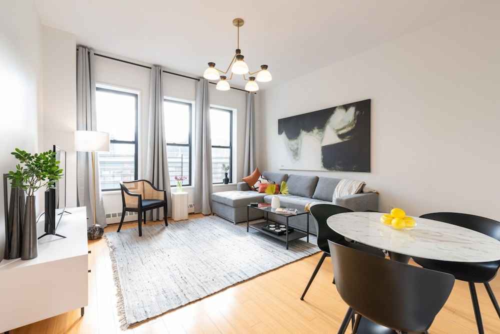 Cypress Court III by Rove Travel 1BR Harlem Apt