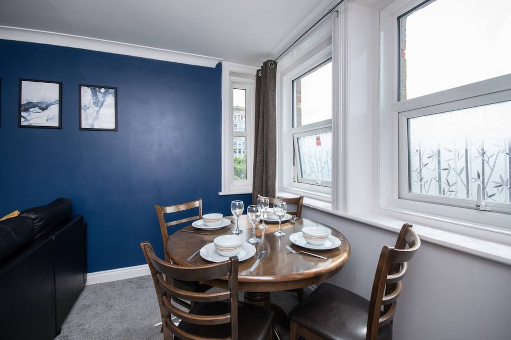 in Bournemouth With 2 Bedrooms and 1 Bathrooms