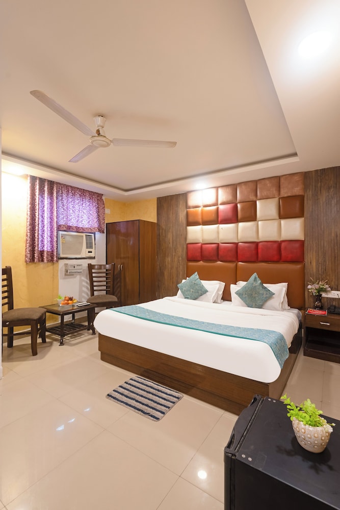 Hotel DSR Krone Delhi