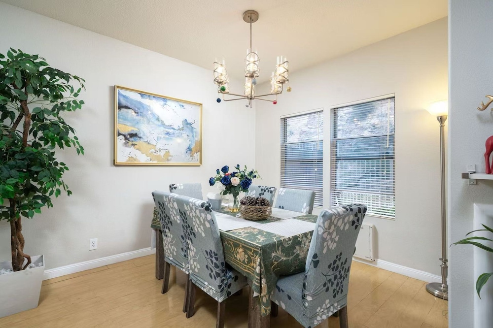 Bright Townhome Retreat With Private Patio Walk Trails