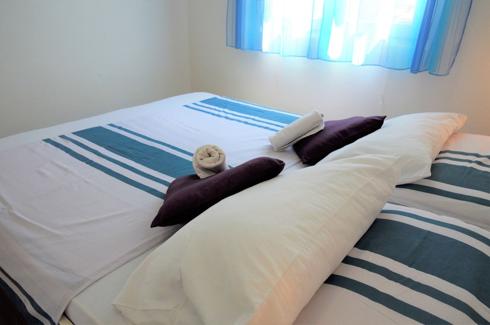 Cute apartment in stone house near sea